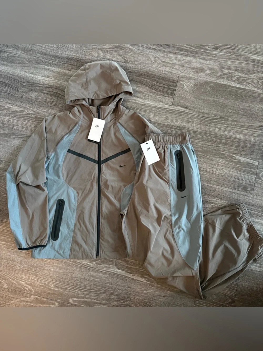 Boys Nike NSW Tech Woven Set Size XL - Picture 2 of 10
